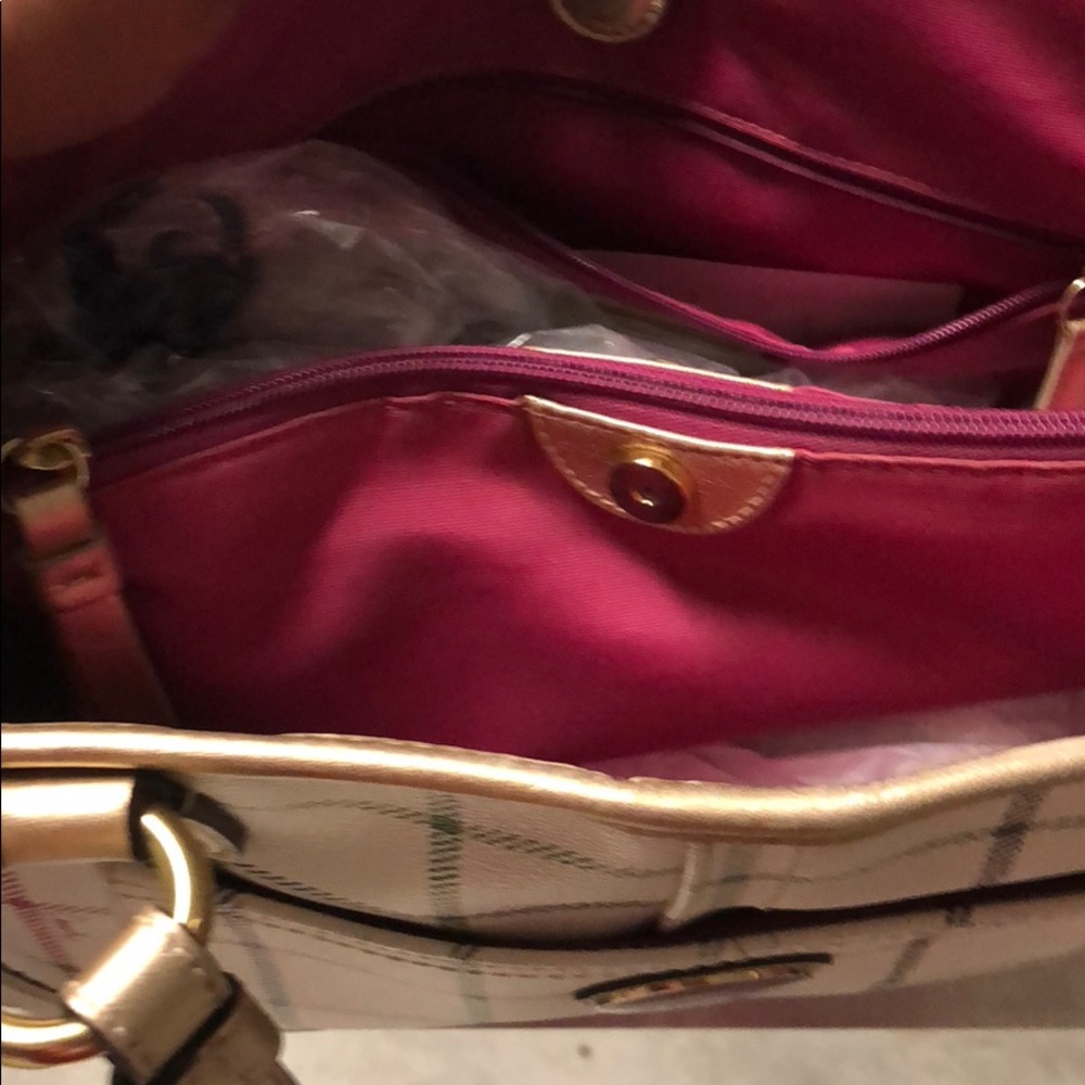 Authentic Coach medium/large tote - Picture 2 of 3